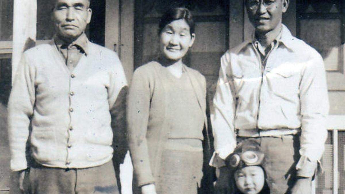 Tameji Eto gives his blessing to his son-in-law, Leo Kikuchi, and his son, Ronnie, at a high security relocation camp in Louisiana, February 1944.