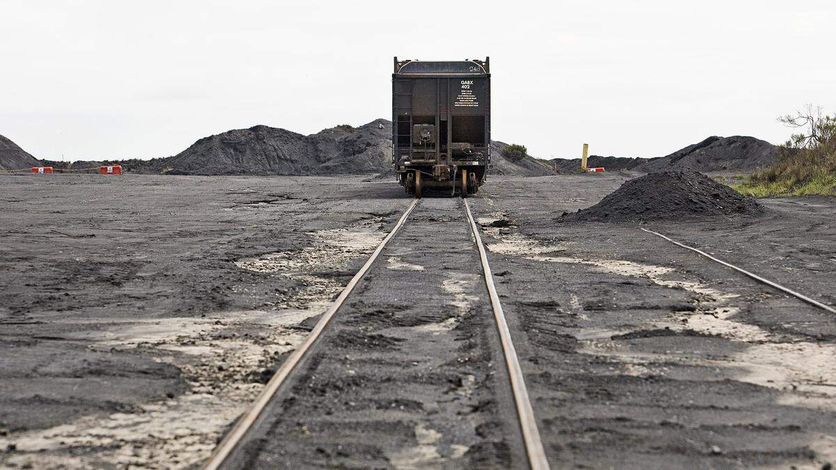 The end of the current stretch of rail line at the Phillips 66 refinery on the Nipomo Mesa.