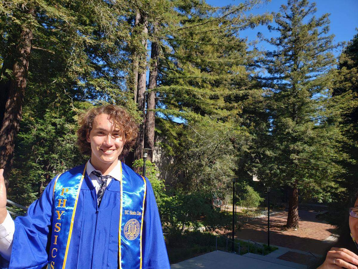 Andreas Kooi graduated from UC Santa Cruz in 2021 with degrees in applied physics and statistics.