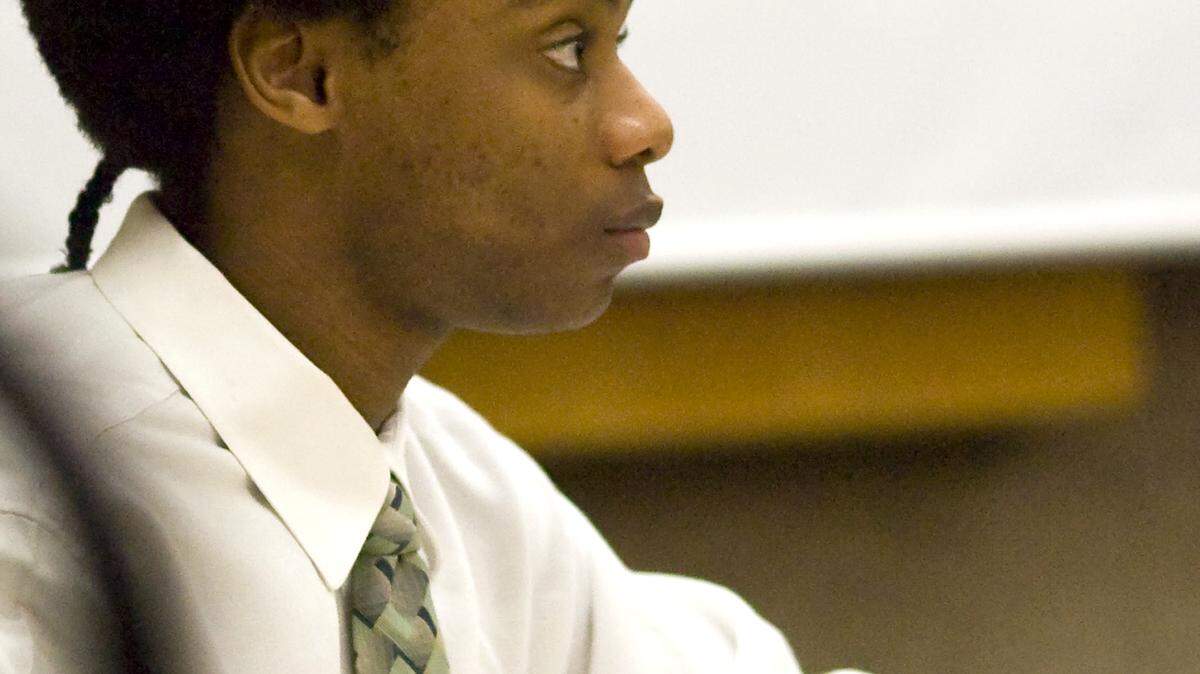 Clifford Scott takes notes in court Thursday, Jan. 9, during his trial on attempted murder charges.