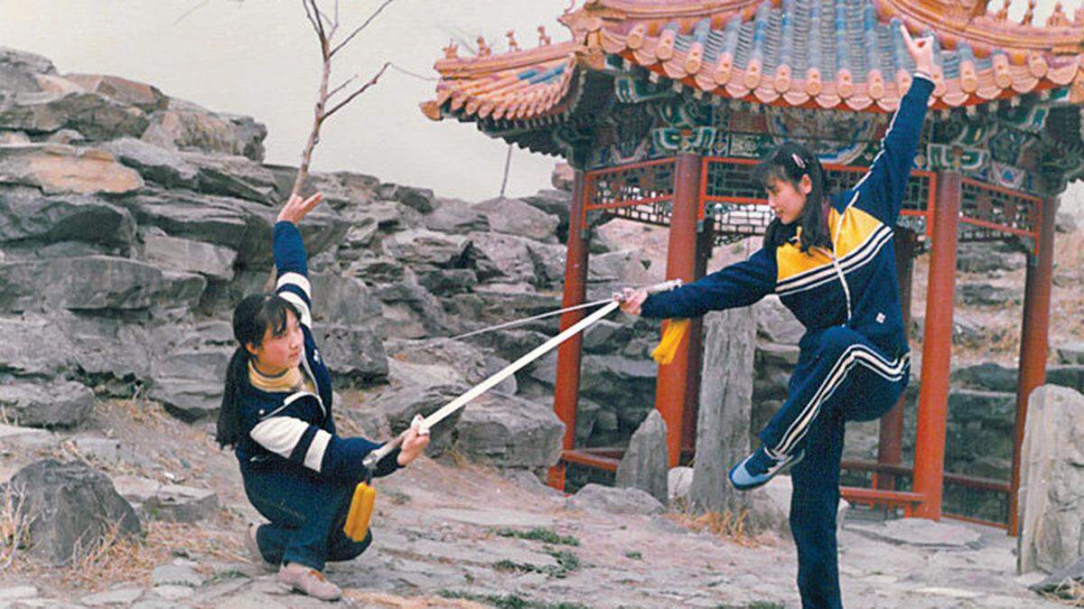 Liu Yu, left, and fellow Beijing University student Xie Han duel with swords in Beijing in 1986.