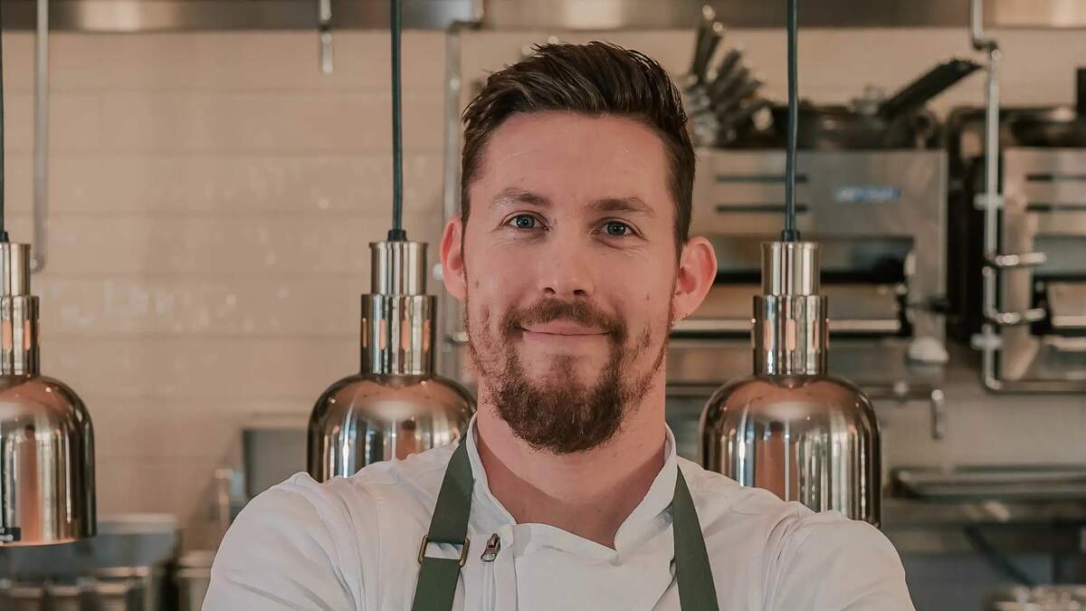 Executive Chef Casey McMinn oversees the day-to-day operation of EMRÉ’s kitchen, bringing Chef Julien Asseo’s culinary vision to life through seasonal menus and live-fire cooking.
