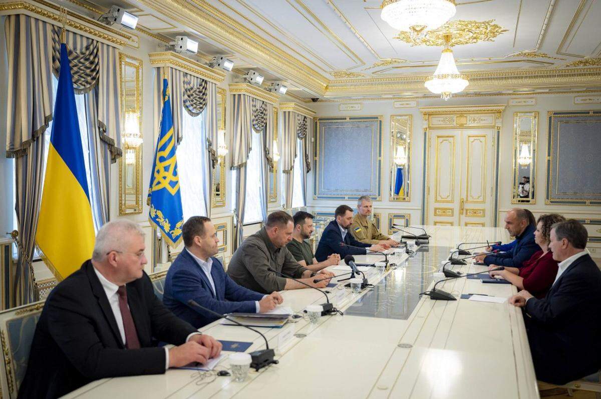 Congressman Panetta, members of Congress and President Volodymyr Zelenskyy discuss American security assistance.