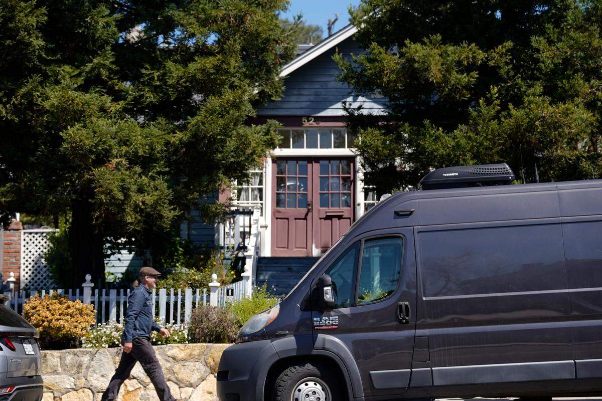 The San Luis Obispo County Sheriff’s Office served a search warrant in the Kristin Smart case on Wednesday, May 6, 2026, at the Arroyo Grande home of Susan Flores, the mother of convicted killer Paul Flores.