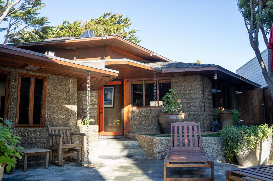 2431 Sherwood Drive will go to market in early February for $3.875 million, pictured here on Friday, Jan. 16, 2026. The home was designed by Warren Leopold, a student of Frank Lloyd Wright and his Organic tradition of architecture.