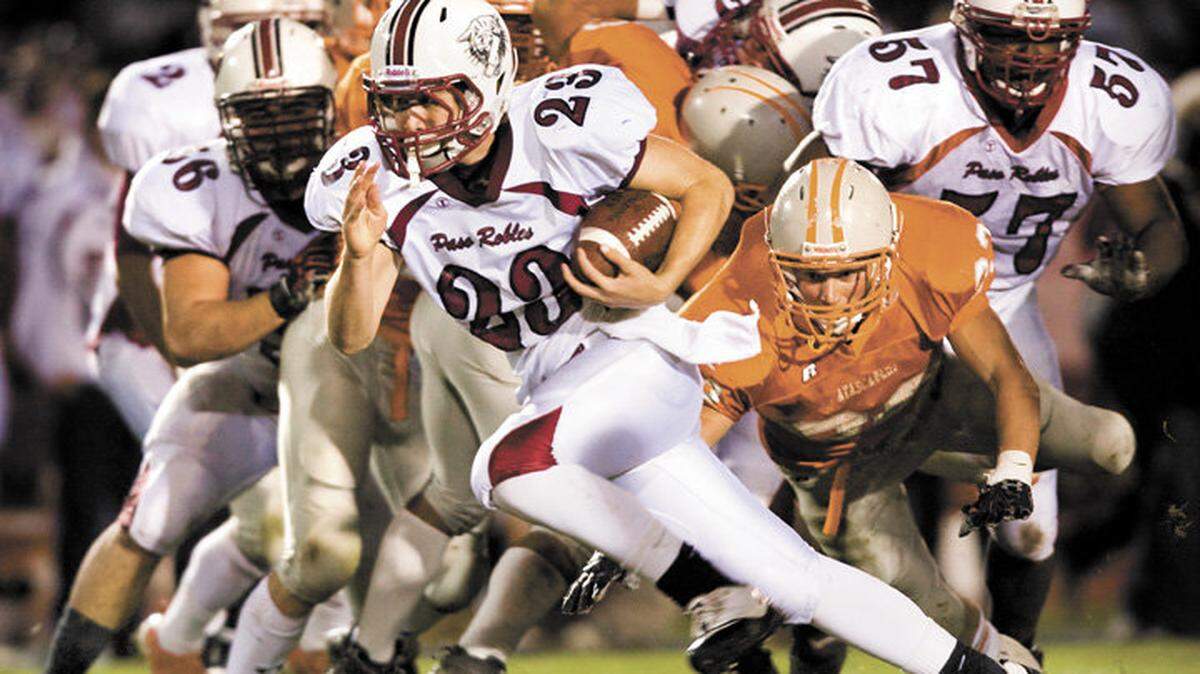 Paso Robles High’s Jesse Felgenhauer finds some running room in the Bearcats’ 34-7 win over Atascadero on Friday night.