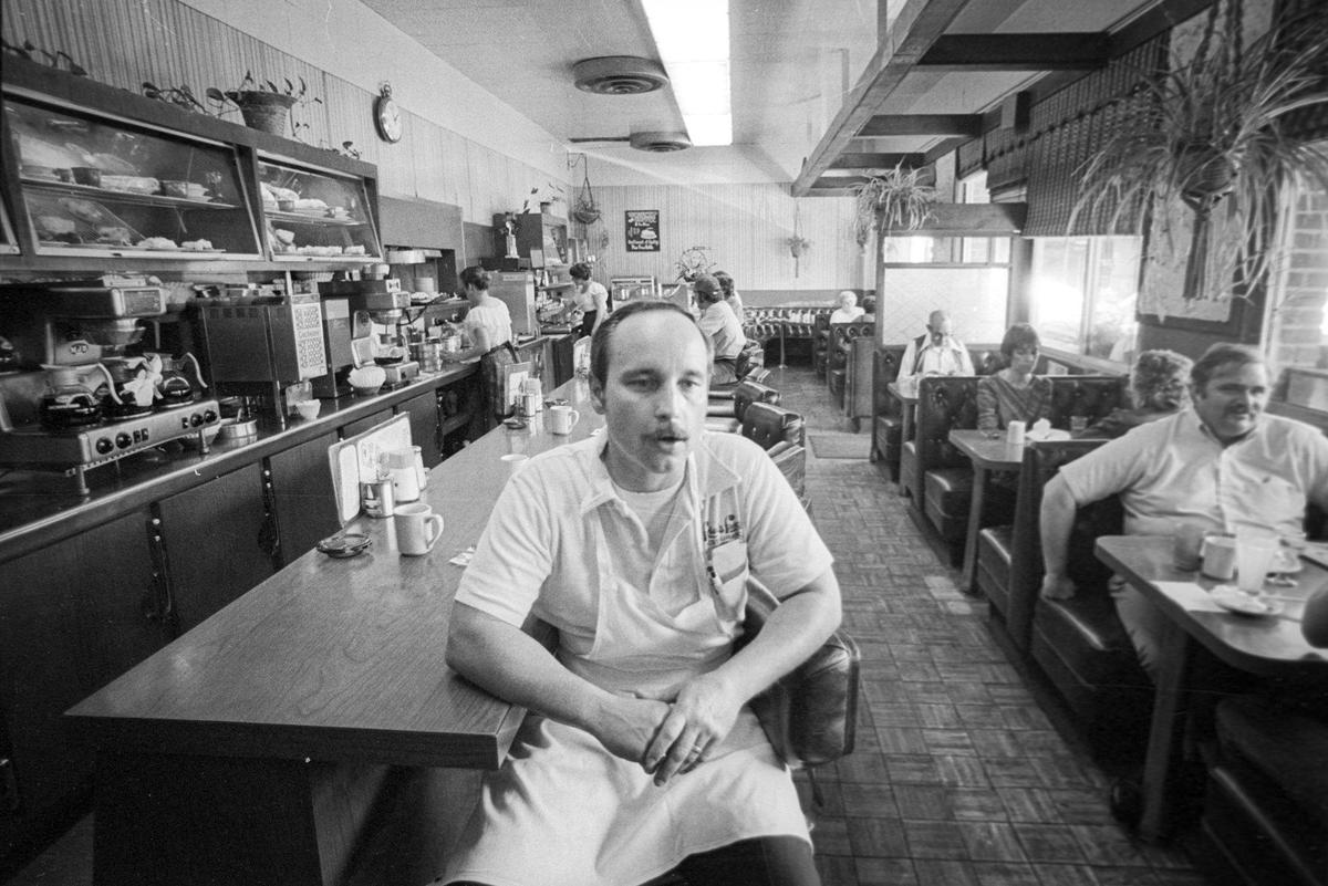 Tom Mees, Farley’s owner, explains the restaurant’s closing. He bought the eatery in 1976. His uncle founded the restaurant in 1959. Photo from Feb. 25, 1986.