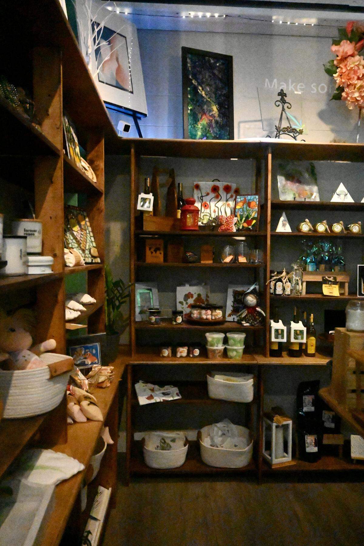 Shoppers looking to for great finds like local honey, hand crafted mugs and paintings can look no further than the Paso Craft Collective.