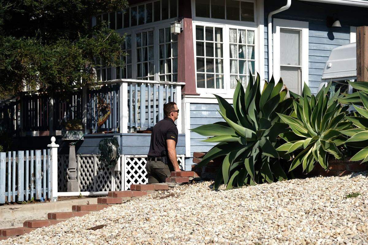 The San Luis Obispo County Sheriff’s Office continued to serve a search warrant in the Kristin Smart case on Thursday, May 7, 2026, at the Arroyo Grande home of Susan Flores, the mother of convicted killer Paul Flores.