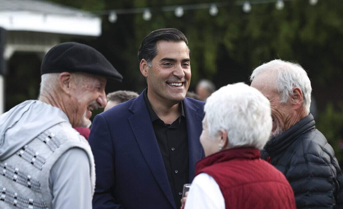 Jimmy Paulding, center talks to Charles Varni and Carlyn Christianson at Heritage House in Arroyo Grande. Supporters gathered to see their candidate for District 4 of the San Luis Obispo County Board of Supervisors June 2, 2026.