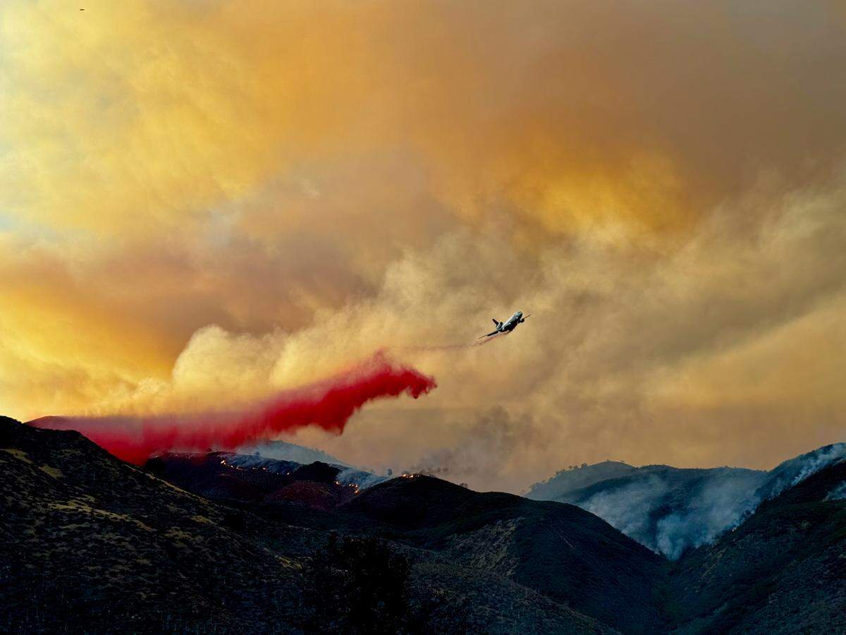 A VLAT drops retardant during initial attack response on the Gifford Fire, Friday, Aug. 1, 2025.