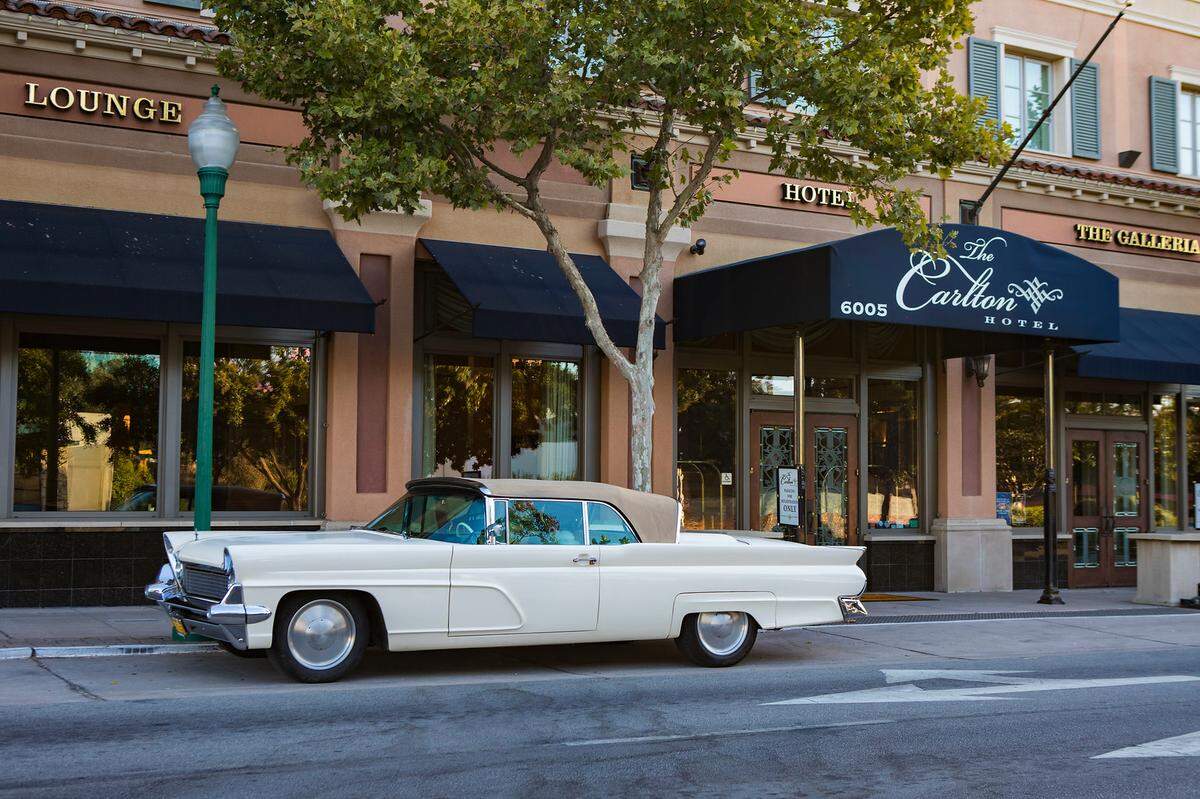 Neil Young’s car can be seen parked in front of The Carlton Hotel in Atascadero in January. It was reported seen there again on Saturday, Aug. 25, 2018.