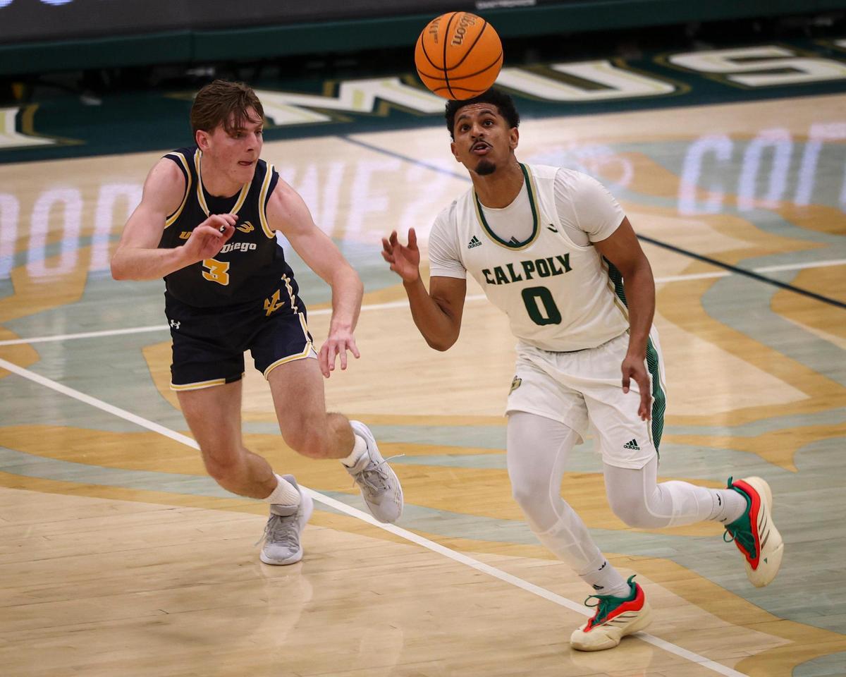 Jarred Hyder reels in a pass as Hayden Gray pursues. Cal Poly lost to UCSD 81-67 in a basketball game on Feb. 20, 2025.