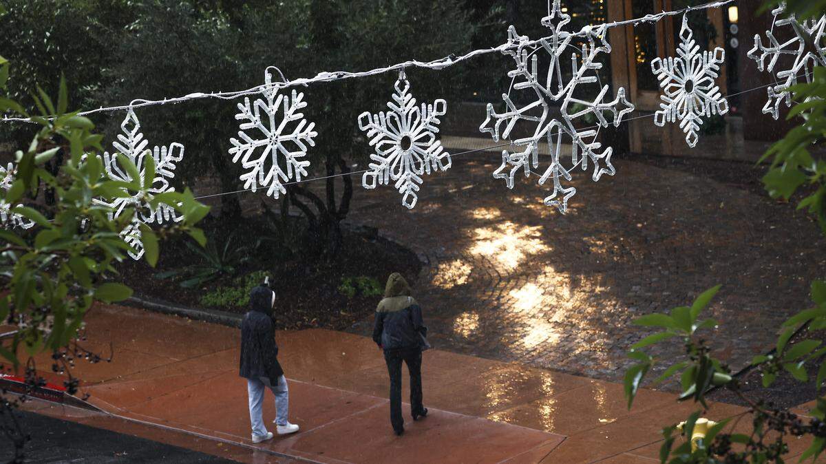 Despite the decorations it was rain and not snow in front of Hotel San Luis Obispo on Palm St. Scenes from downtown San Luis Obispo as storm arrives on Christmas Eve Dec. 24, 2025.