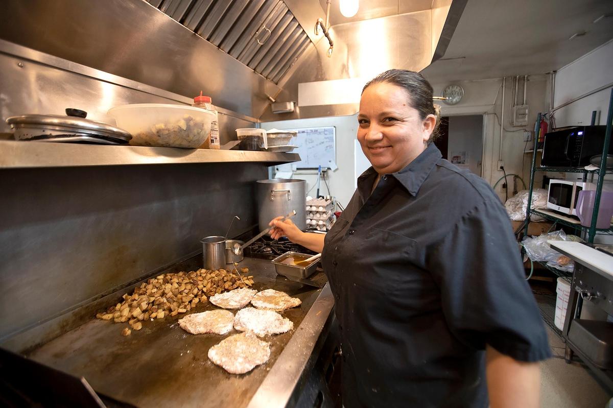 Longtime cook Berniece Rangel prepares chicken-fried steaks at the Jack Ranch Cafe on Highway 46. The restaurant is shutting down on Aug. 28, 2022.