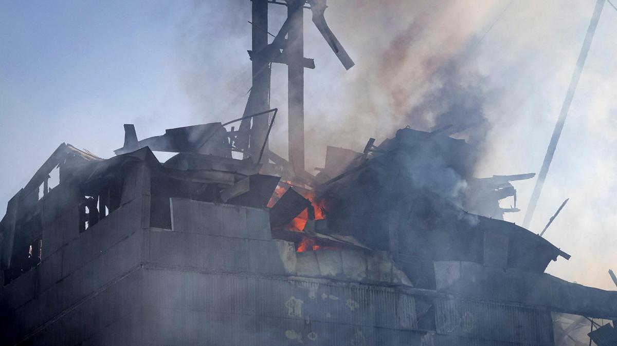 Firefighters from San Luis Obispo to Paso Robles were called to a two alam commercial fire at Templeton Feed and Grain. Fire broke out in the late evening of Independence Day. They were batteilng flames on the morning of July 5, 2025.