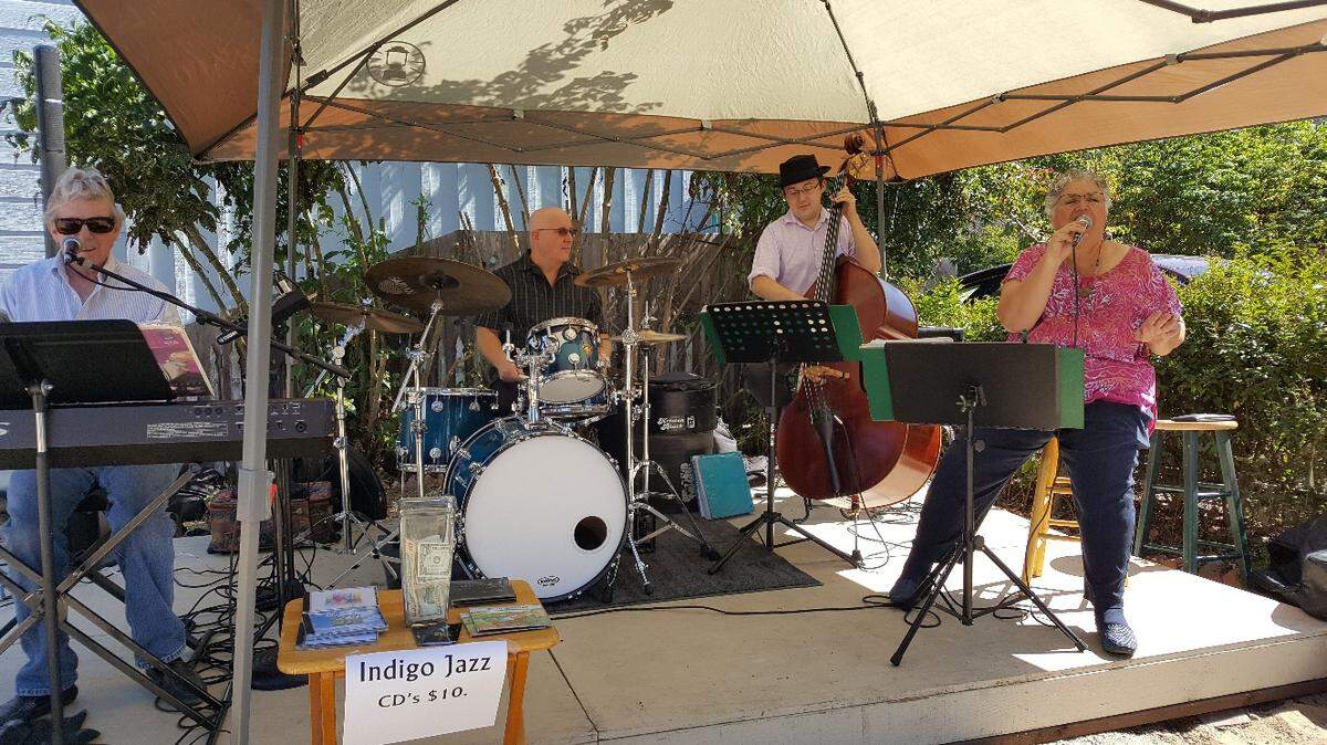 Indigo Jazz with Julia and Brett Mitchell will entertain guests at Harvest Festival with incomparable selections.