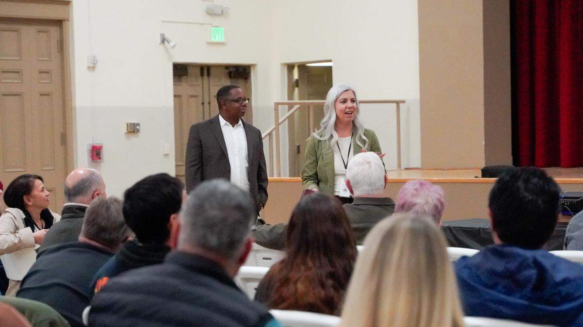 Thurmond Consulting LLC principal Scott Thurmand, left, and San Luis Obispo County Department of Social Services program manager Kari Howell, right, speak to volunteers at a training for the 2024 Point-In-Time Count Jan. 9, 2023 at the San Luis Obispo Veteran’s Hall.