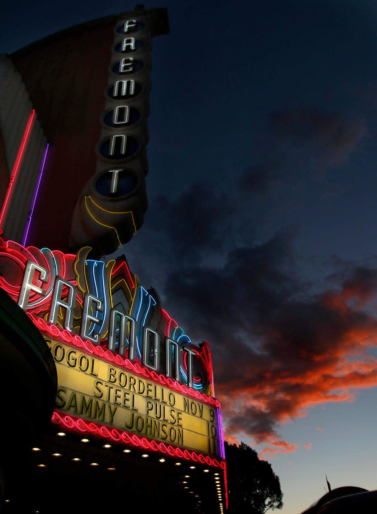 A pretty sunset is seen over the Fremont Theater in downtown San Luis Obispo on Wednesday, Nov. 9, 2022.