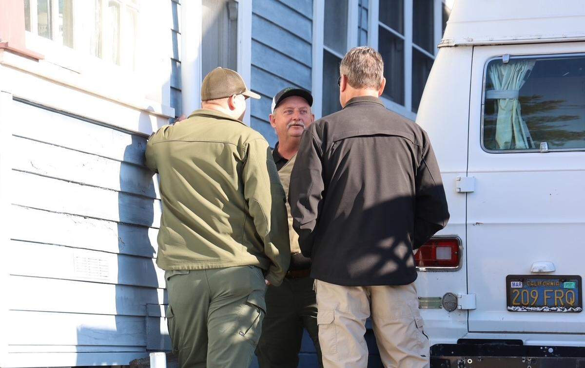 Sheriff Ian Parkinson talks to cold case Det. Clint Cole, middle, as investigators searched the Arroyo Grande home of Susan Flores, mother of Kristin Smart’s convicted killer Paul Flores, on Wednesday, May 6, 2026.