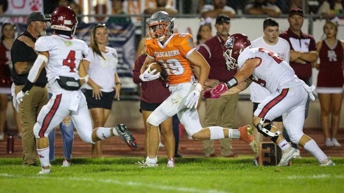 C.J. Bell runs with the ball. In the annual rivalry game, Paso Robles beat Atascadero 35-21 on Sept. 2, 2022.