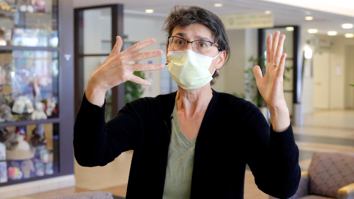 Dr. Irene Spinello, medical director of the Twin Cities Community Hospital ICU, describes how when lung walls are inflamed by COVID-19 and reduce the ability tor transfer of oxygen and carbon dioxide.