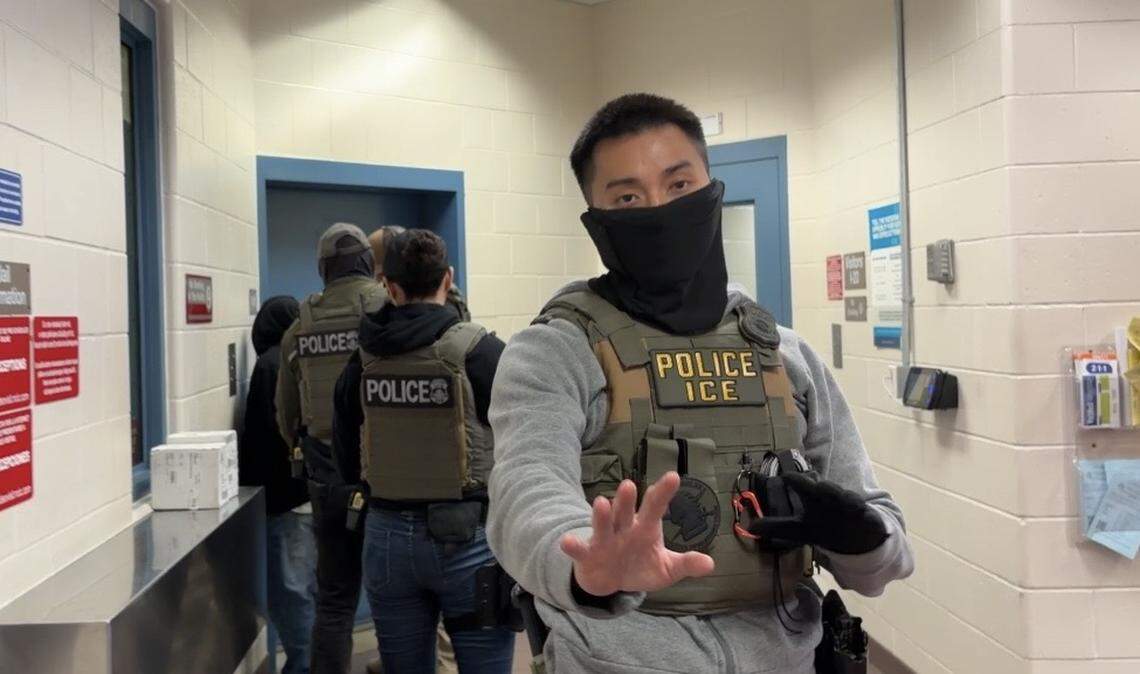 Agentes de ICE arrestaron a un hombre en el vestíbulo de la cárcel del condado de San Luis Obispo el 29 de diciembre de 2025, aparentemente como parte de una operación de cumplimiento migratorio masiva que duró varios días.