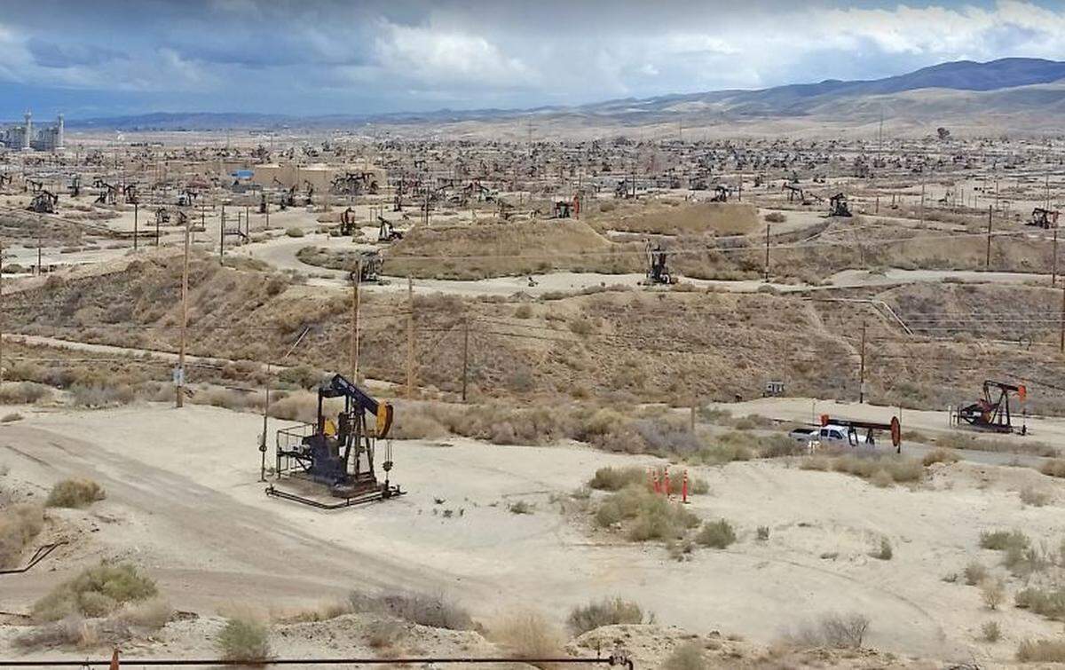 Hydraulic fracturing is currently used on between 10 to 20 percent of all oil and gas wells on public lands in Central California managed by the Bureau of Land Management Bakersfield Field Office. The BLM is in the process of reviewing the proposed environmental impact of fracking on new oil and gas leases.