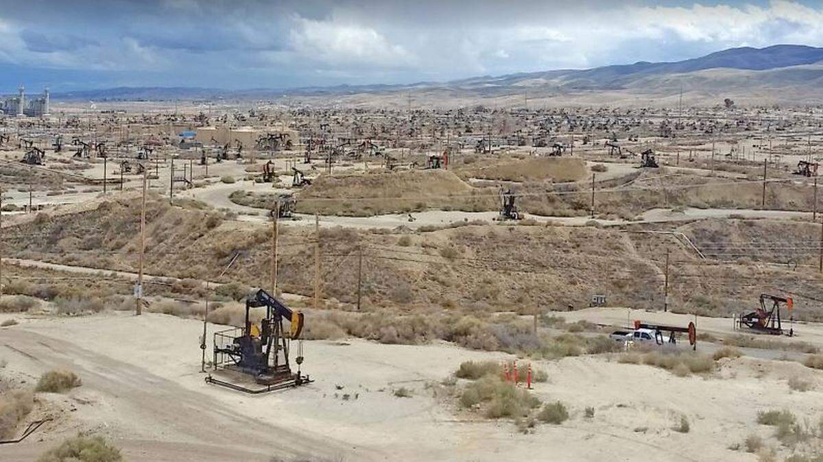Hydraulic fracturing is currently used on between 10% to 20% of all oil and gas wells on public lands in Central California managed by the Bureau of Land Management Bakersfield Field Office. The BLM is in the process of reviewing the proposed environmental impact of fracking on new oil and gas leases.