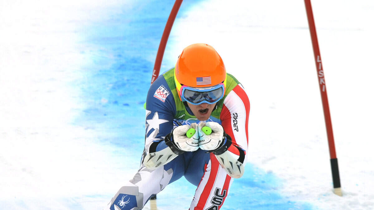 Ted Ligety of the U.S. competes in the men's giant slalom. (Wally Skalij / Los Angeles Times / MCT)