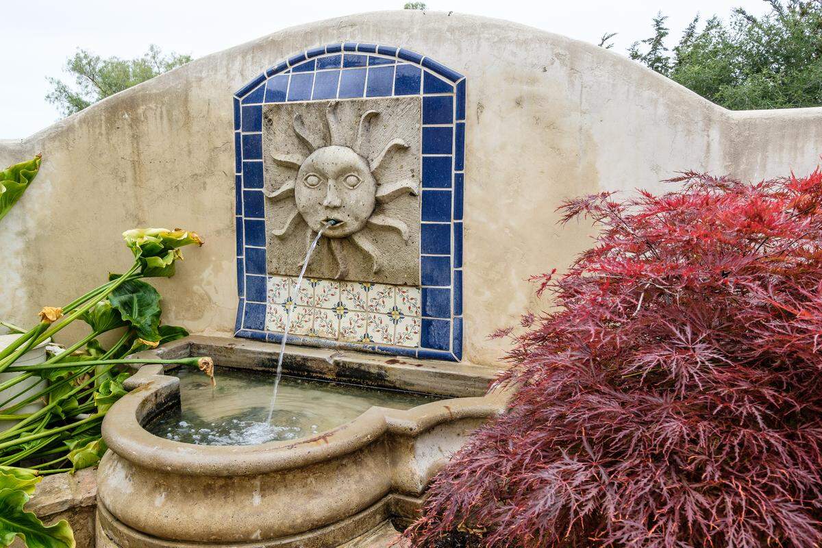 The San Luis Obispo home of Bambi and Christopher Banys has a Spanish hacienda vibe.