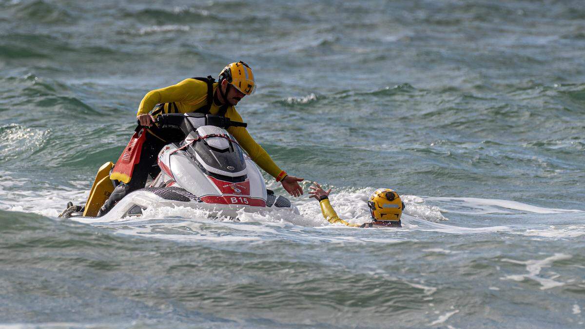 Cal Fire crews conduct rescue training near the Cayucos Pier on Jan. 1, 2026.