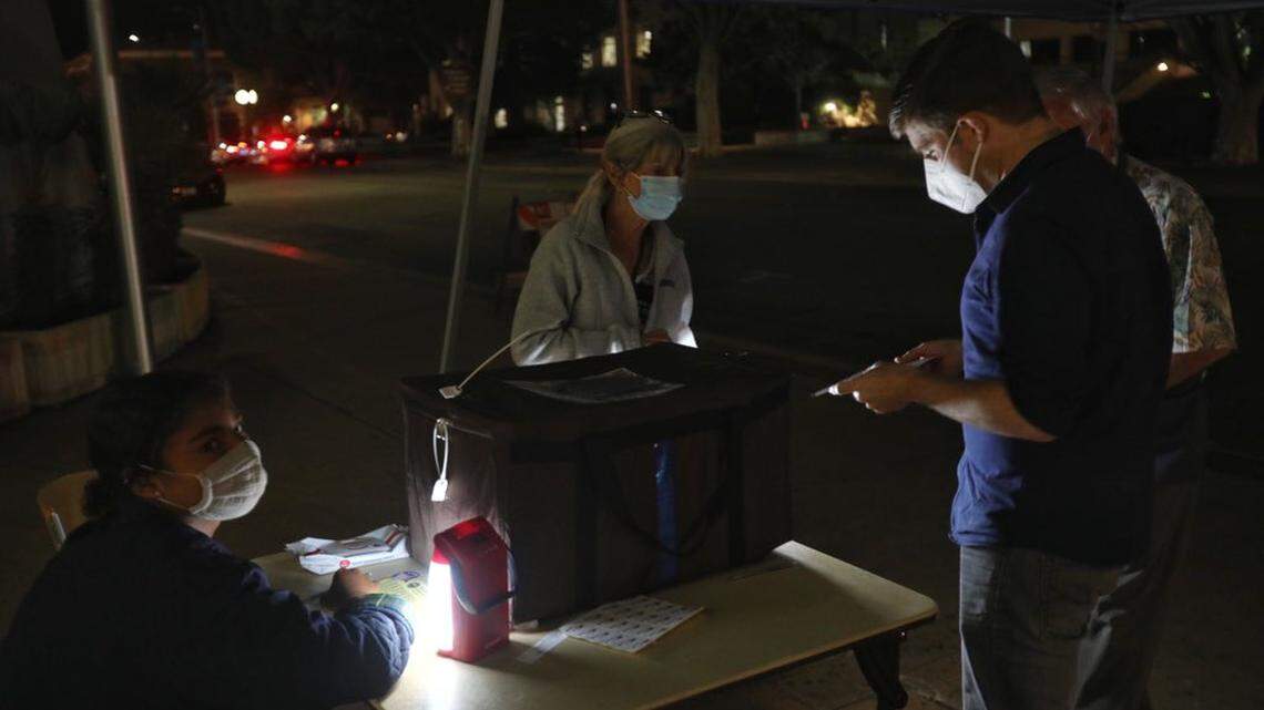 Live updates: SLO County residents line up to cast votes as polls prepare to close
