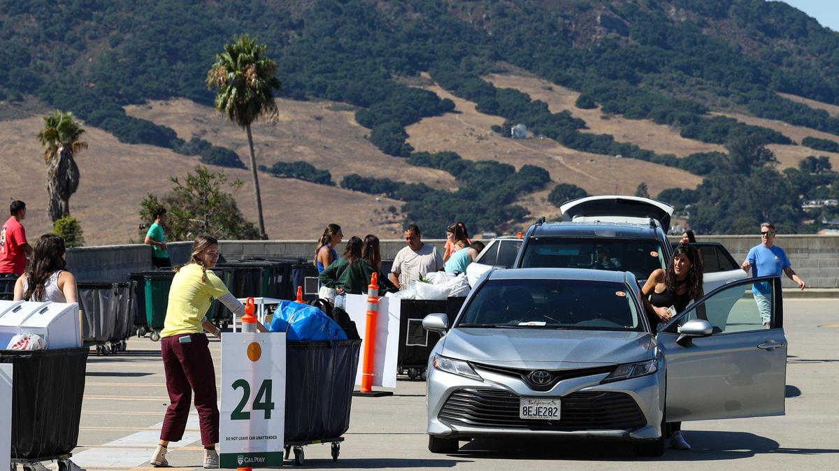 Cars take their places on the roof of the parking garage to unload student gear as more than 8,800 new Cal Poly students began to move into on-campus housing on Thursday, Sept. 14, 2023.