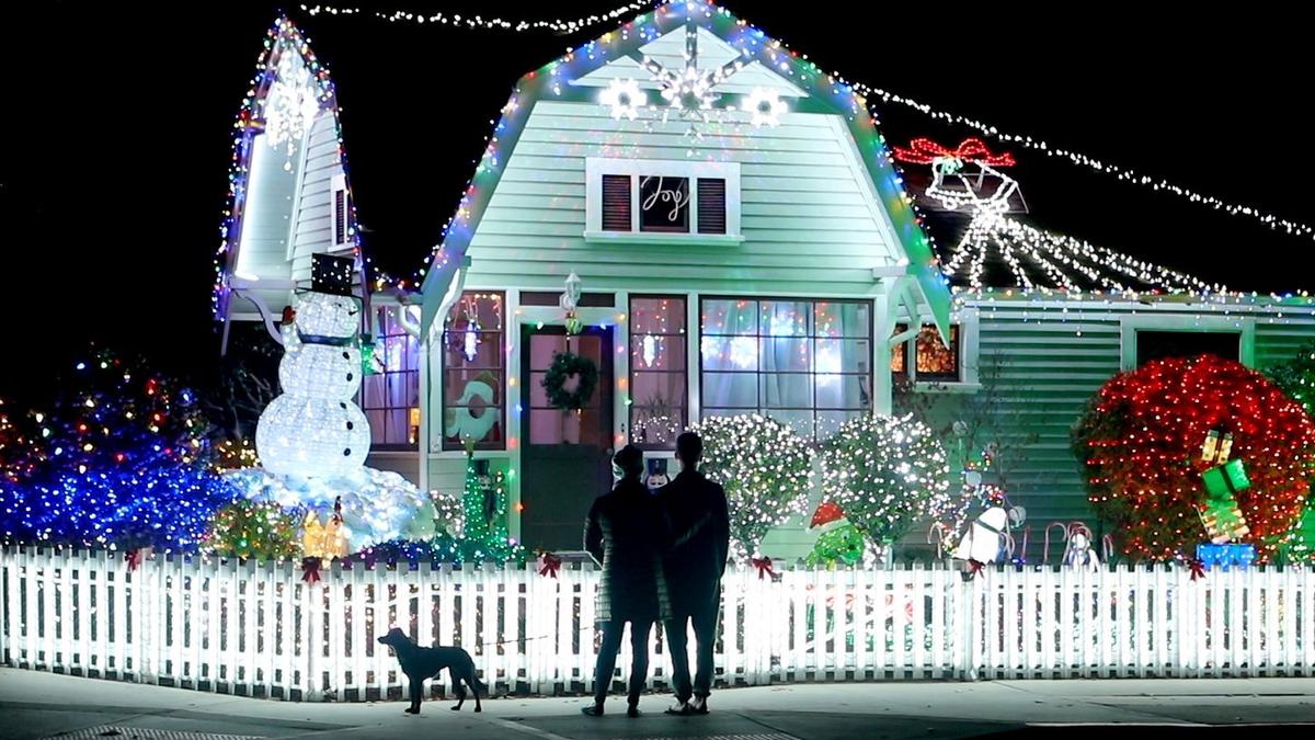 This San Luis Obispo home features lights animated to songs on the radio that people can listen to in their car while watching at 1902 Chorro St.