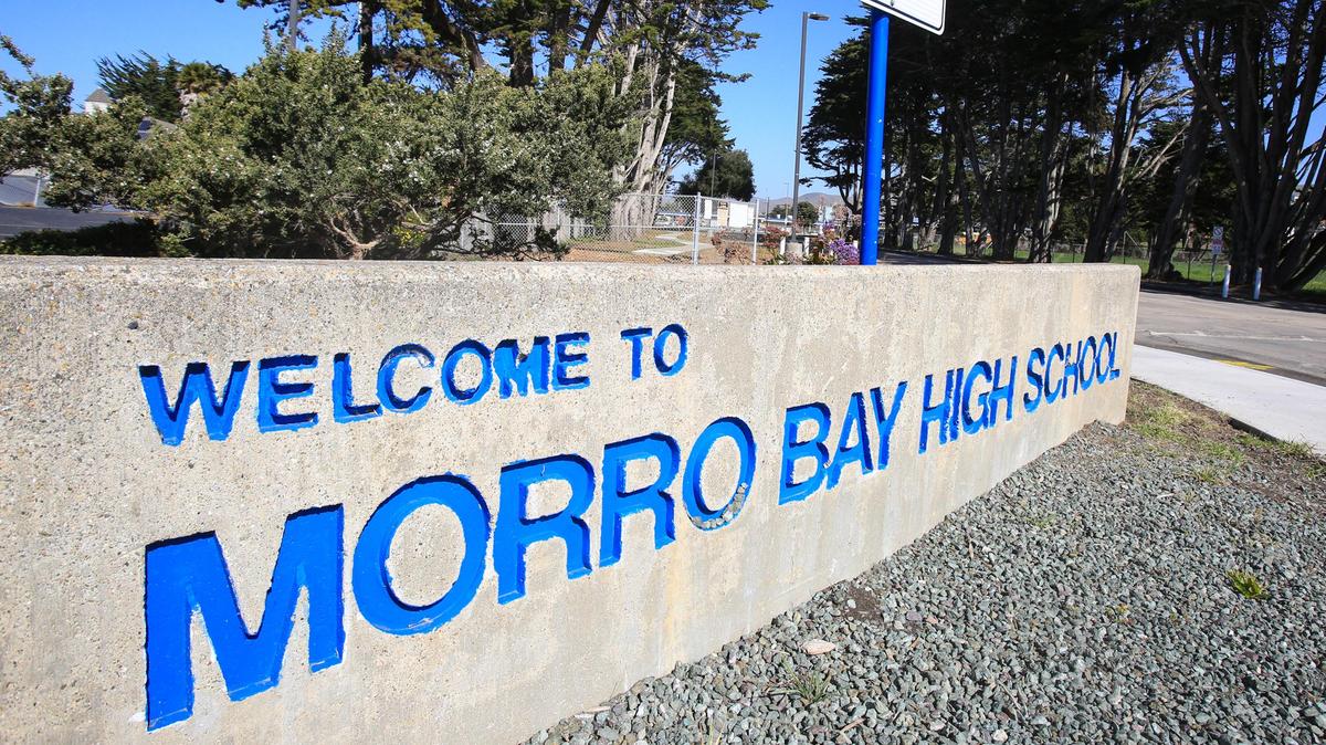 The entry sign at Morro Bay High School.