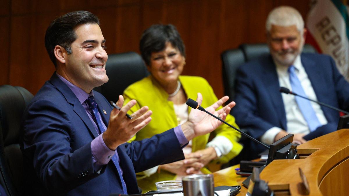 Newly elected Supervisor Jimmy Paulding reaches out to voters in his district who didn’t vote for him, during his first address as a member of the board. Looking on are Supervisors Dawn Ortiz-Legg and Bruce Gibson. Elected candidates were sworn into office on Tuesday, Jan. 3, 2023, at the San Luis Obispo County Board of Supervisors chambers.