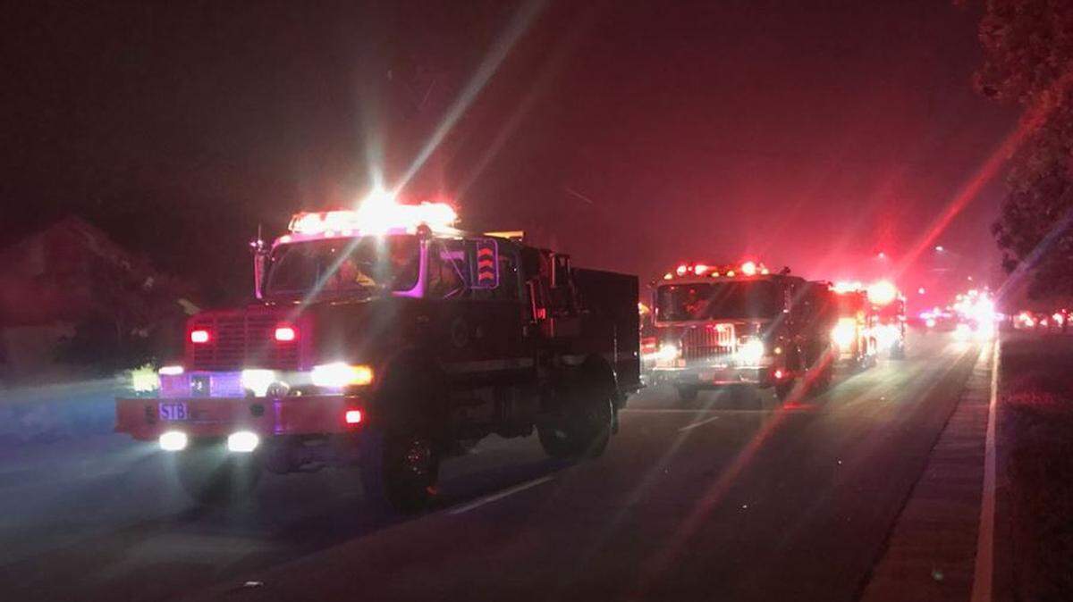 Fire crews responded Friday night to a vegetation fire burning in the North Fairview area of Goleta, California.