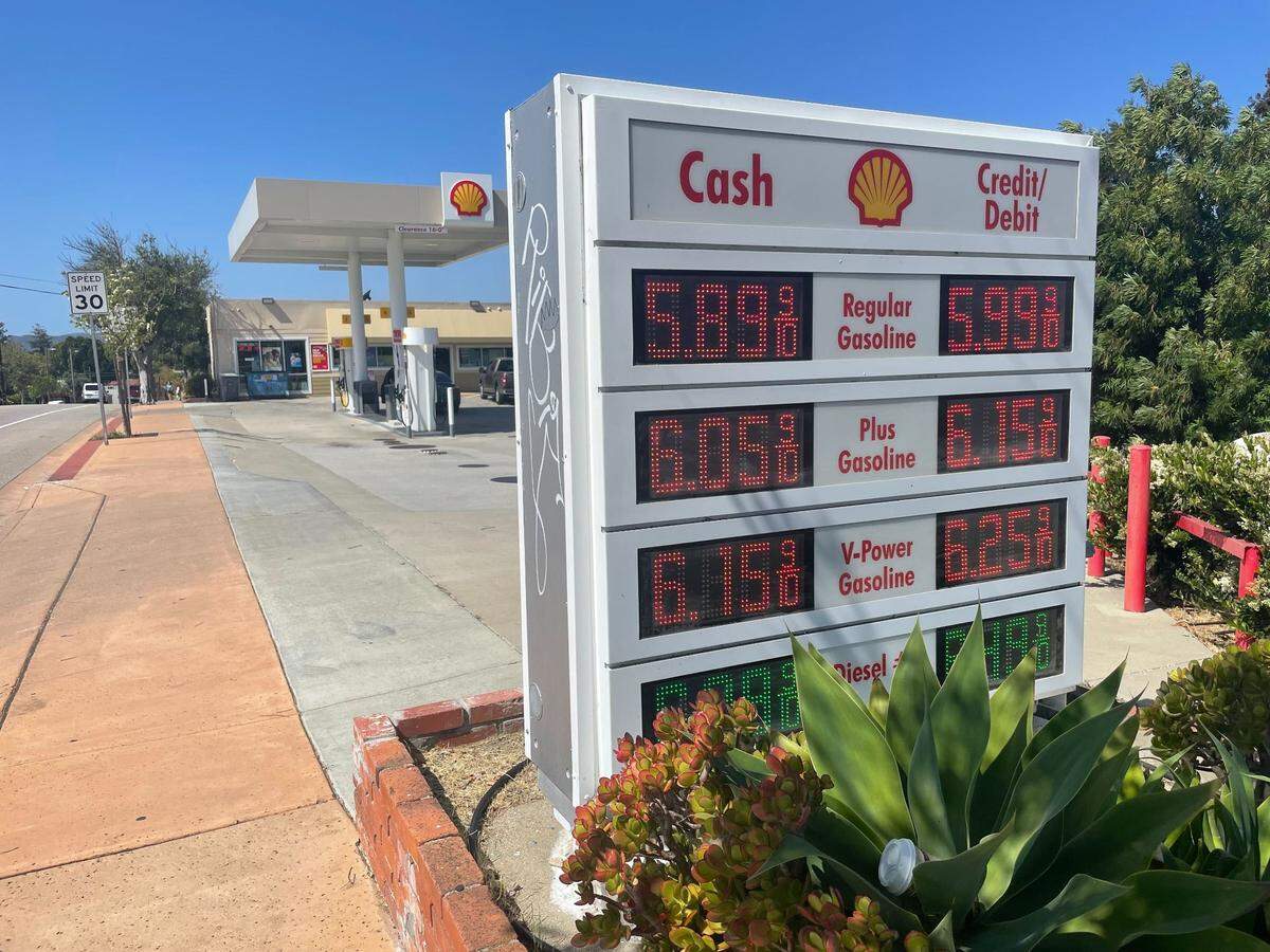 Gas prices at the Shell station at Monterey Street and Grand Avenue in San Luis Obispo range from $5.89 to $6.25 per gallon on Thursday, April 28, 2022.