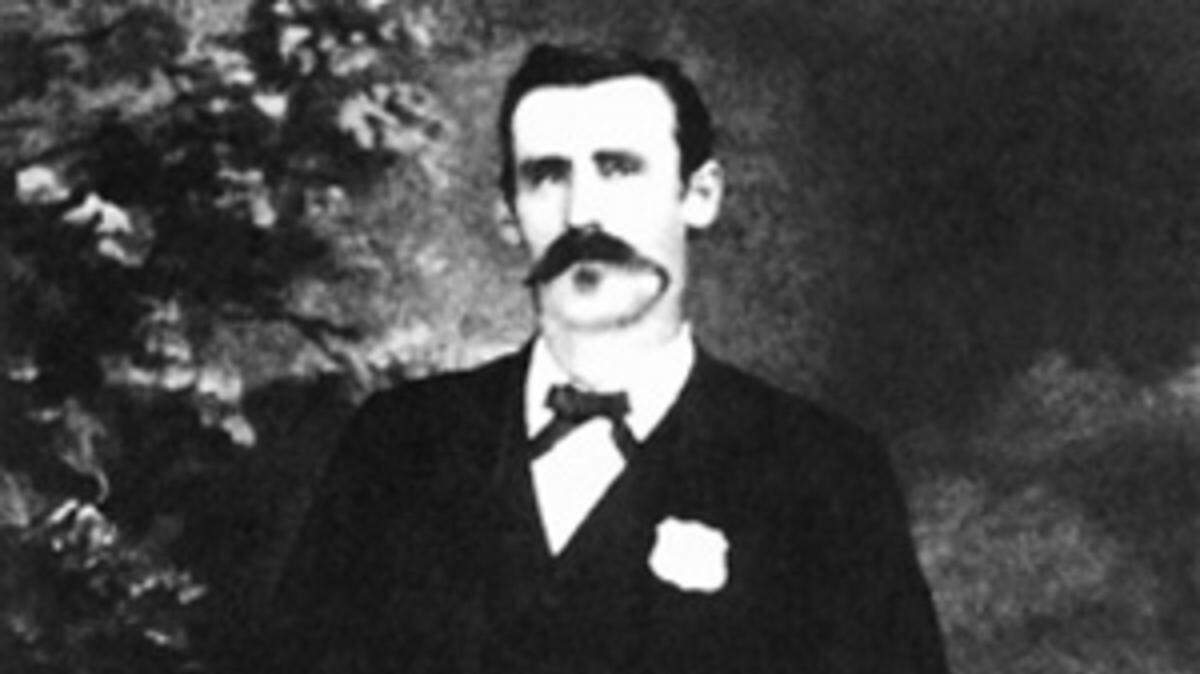 Dallas Stoudenmire (1845-1882) was the city marshal of El Paso, Texas.