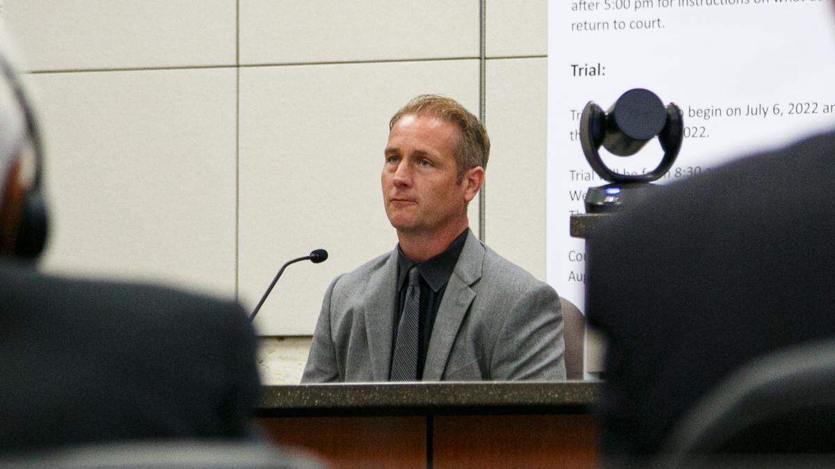 Gregory Smith, a deputy and Major Crimes Unit detective with the San Luis Obispo County Sheriff’s Office, testifies in Monterey County Superior Court in Salinas on Tuesday, Aug. 30, 2022, during the trial of Paul and Ruben Flores.