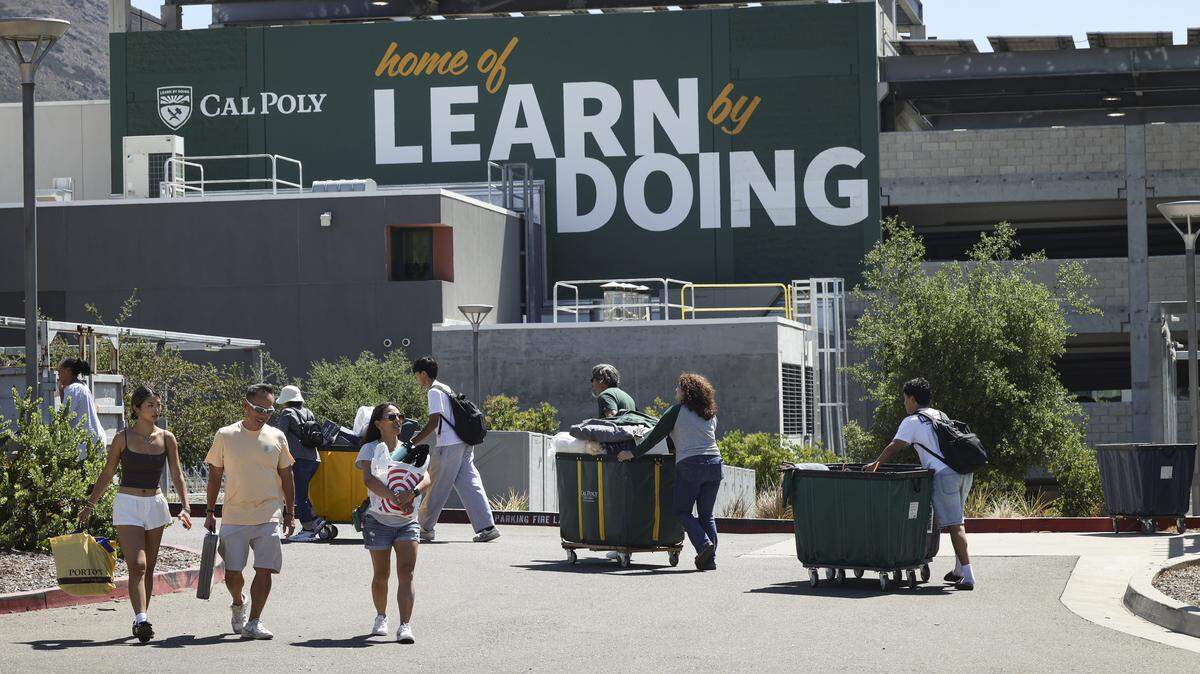 Cal Poly students move into the yakʔitʸutʸu dorms with the help of other students and family on Sept. 11, 2025.