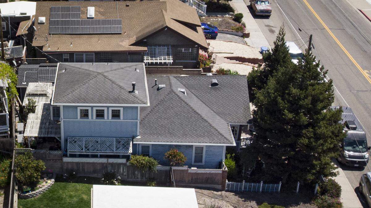 The San Luis Obispo County Sheriff’s Office served a search warrant in the Kristin Smart case on Wednesday, May 6, 2026, at the Arroyo Grande home of Susan Flores, the mother of convicted killer Paul Flores.