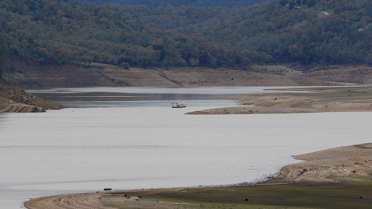Reservoirs in San Luis Obispo County typically rise significantly only after the rainy seasonÕs first few rains have saturated the soils.