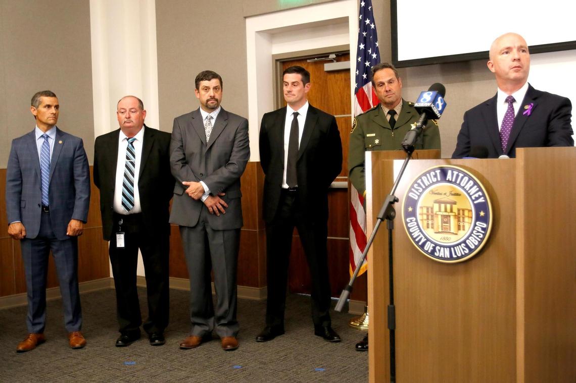 San Luis Obispo County District Attorney Dan Dow speaks at the press conference. With him from left, Eric Dobroth, Assistant District Attorney, SLO County Sheriff’s Office detective Clint Cole, SLO County D.A.Õs Investigator J.T. Kamp, Deputy District Attorney Chris Peuvrelle and SLO County Sheriff Ian Parkinson. Hours after a jury found Paul Flores guilty of the 1996 murder of Cal Poly student Kristin Smart, San Luis Obispo County officials gathered to share their reactions to the monumentous conviction. (Laura Dickinson, The Tribune, San Luis Obispo).