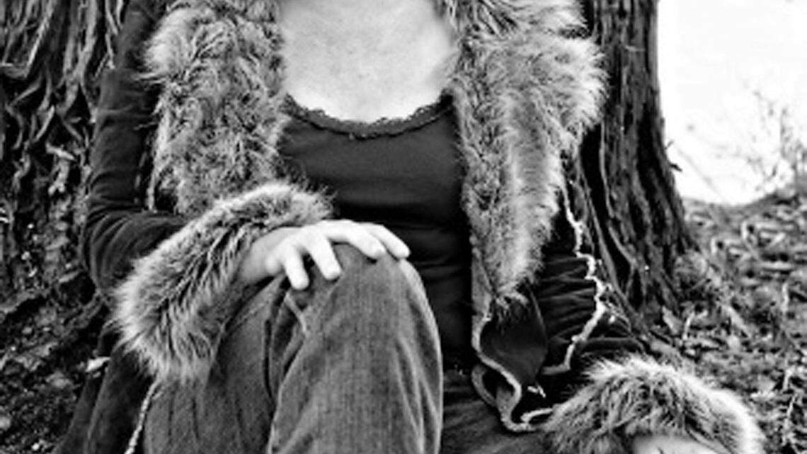 Morro Bay author Jodi Compton likes a tough heroine