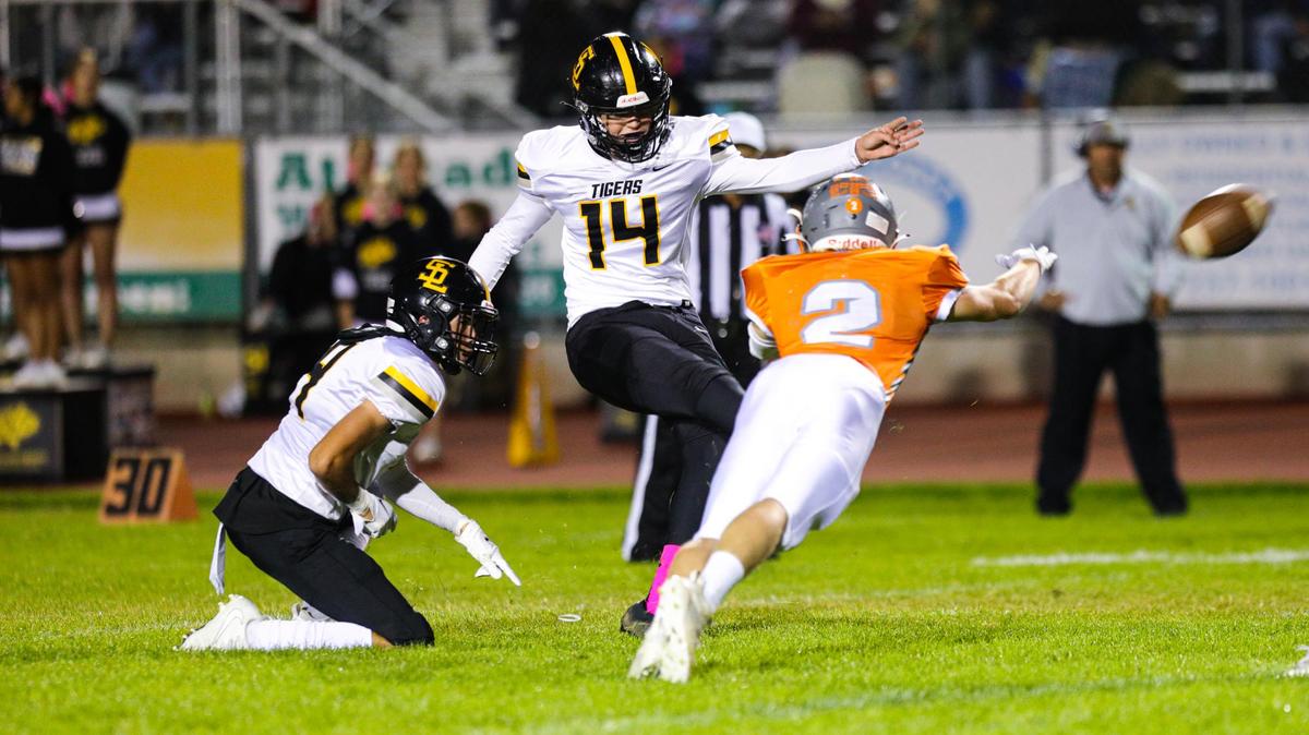Jack Krill kicked a field goal from the 11-yard line for San Luis Obispo’s first score of its 31-13 win over Atascadero on Oct. 22, 2021.