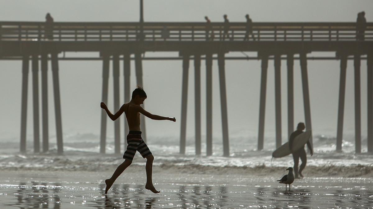 Be ready for a rainy stretch through Thursday.