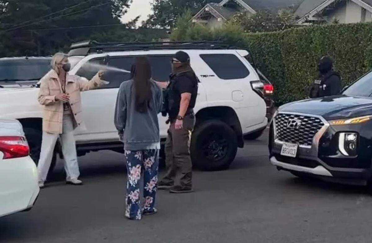 An U.S. Immigration and Customs Enforcement agent pepper sprays a person in the face at close range in Santa Barbara’s Eastside neighborhood on Wednesday morning, Jan. 26, 2026. Local police, fire and medical personnel responded to the incident.