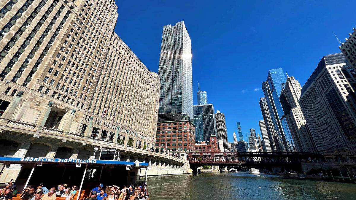 A sunny day pictured with a clear view of the Chicago Skyline.